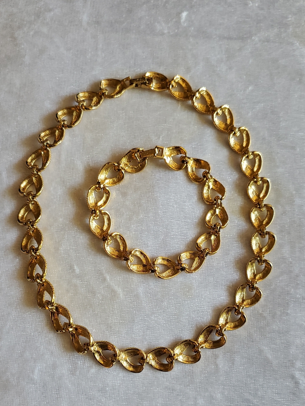 Vintage NAPIER signed Gold Tone Braided Link Choker Necklace & Bracelet Set - Picture 5 of 8